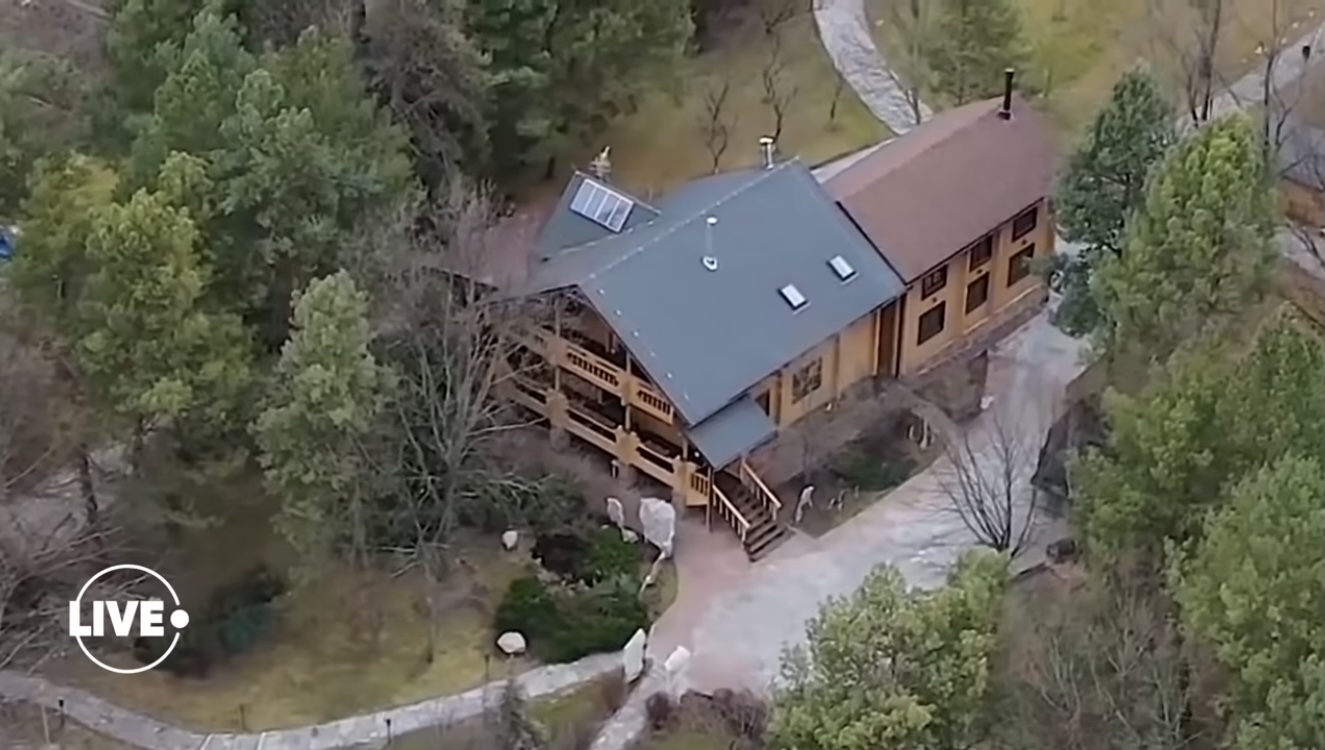 Шикарную виллу Оли Поляковой показали на видео: частный пляж и причал с яхтами